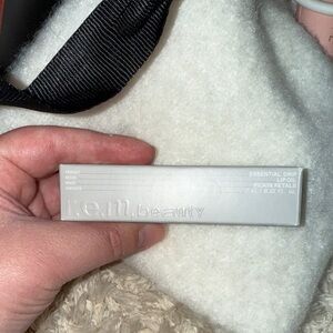 r.e.m. beauty Essential Drip Lip Oil - Pickin Petals